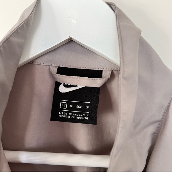 Nike Jacket - Picture 3 of 4